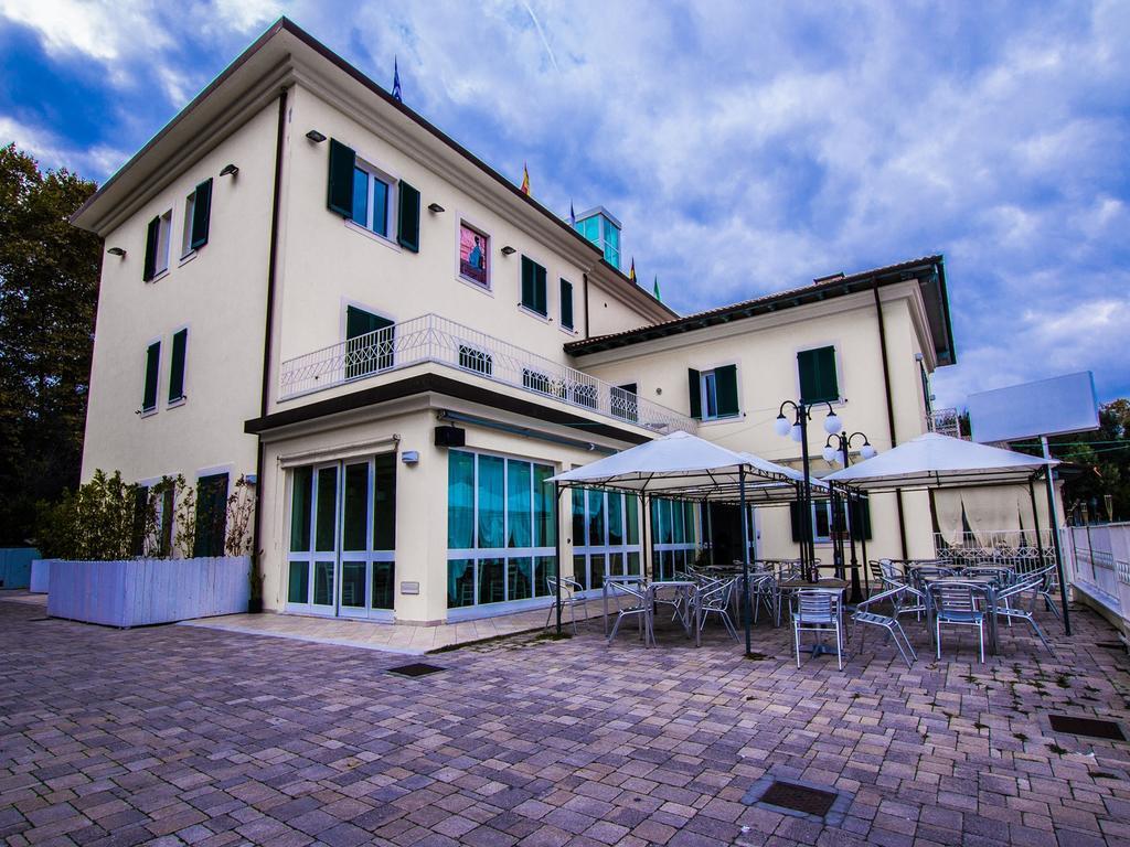 Hotel Butterfly - We Suite Torre del Lago Puccini Exterior foto